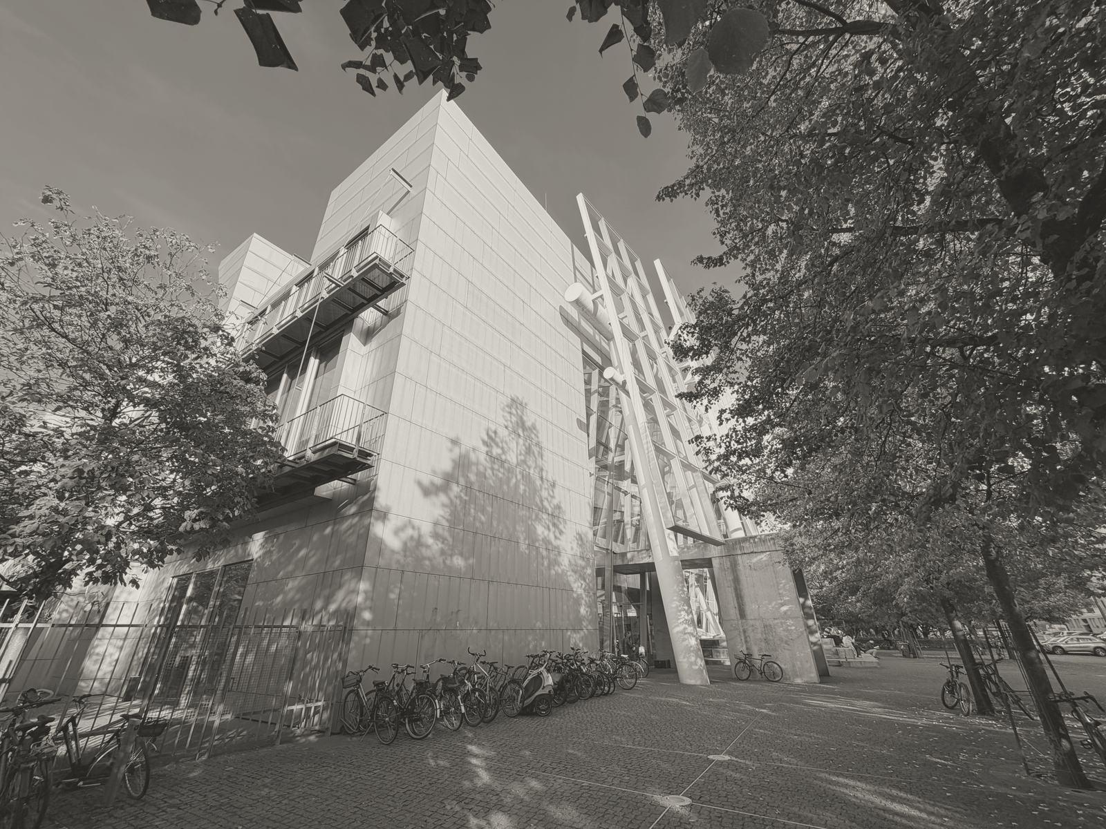 Extension by Coop Himmelb(l)au