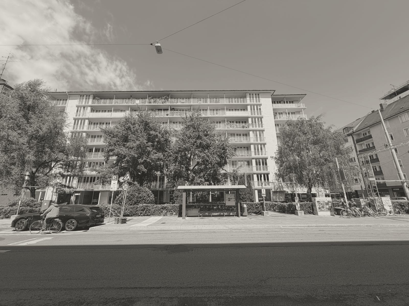 Straßenfront Theresienstraße