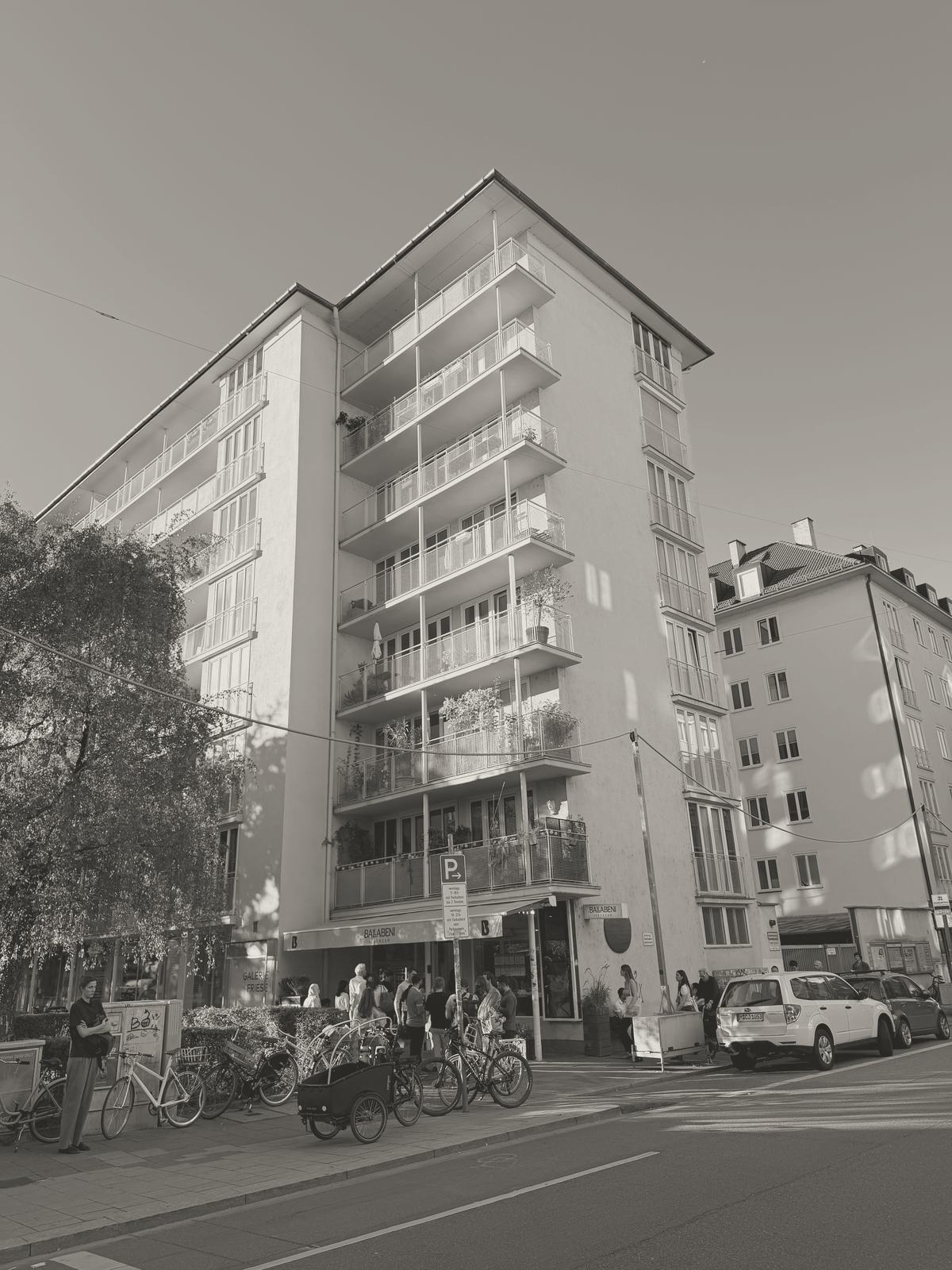 Gesamtansicht von der Straße