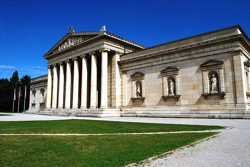 Glyptothek am Königsplatz — Höllriegels erste Baustelle in München, ab 1816 unter Leo von Klenze.