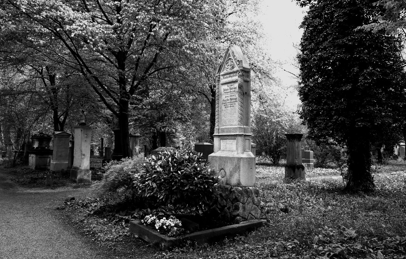 Familiengrab Höllriegel auf dem Alten Südfriedhof München, Sektion 6/1/5253.